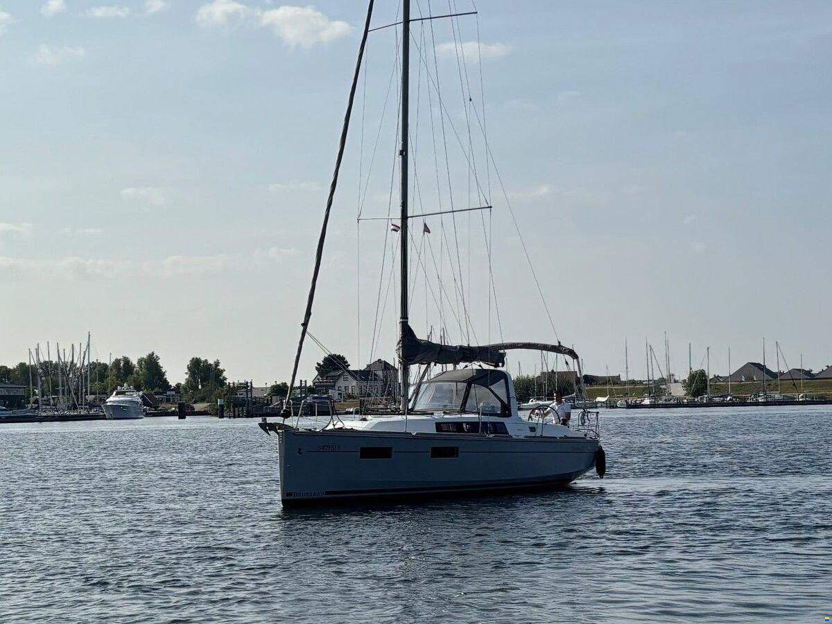 Beneteau Oceanis 35