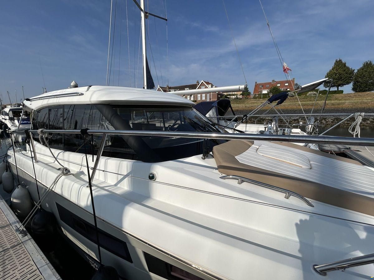 Jeanneau NC 9