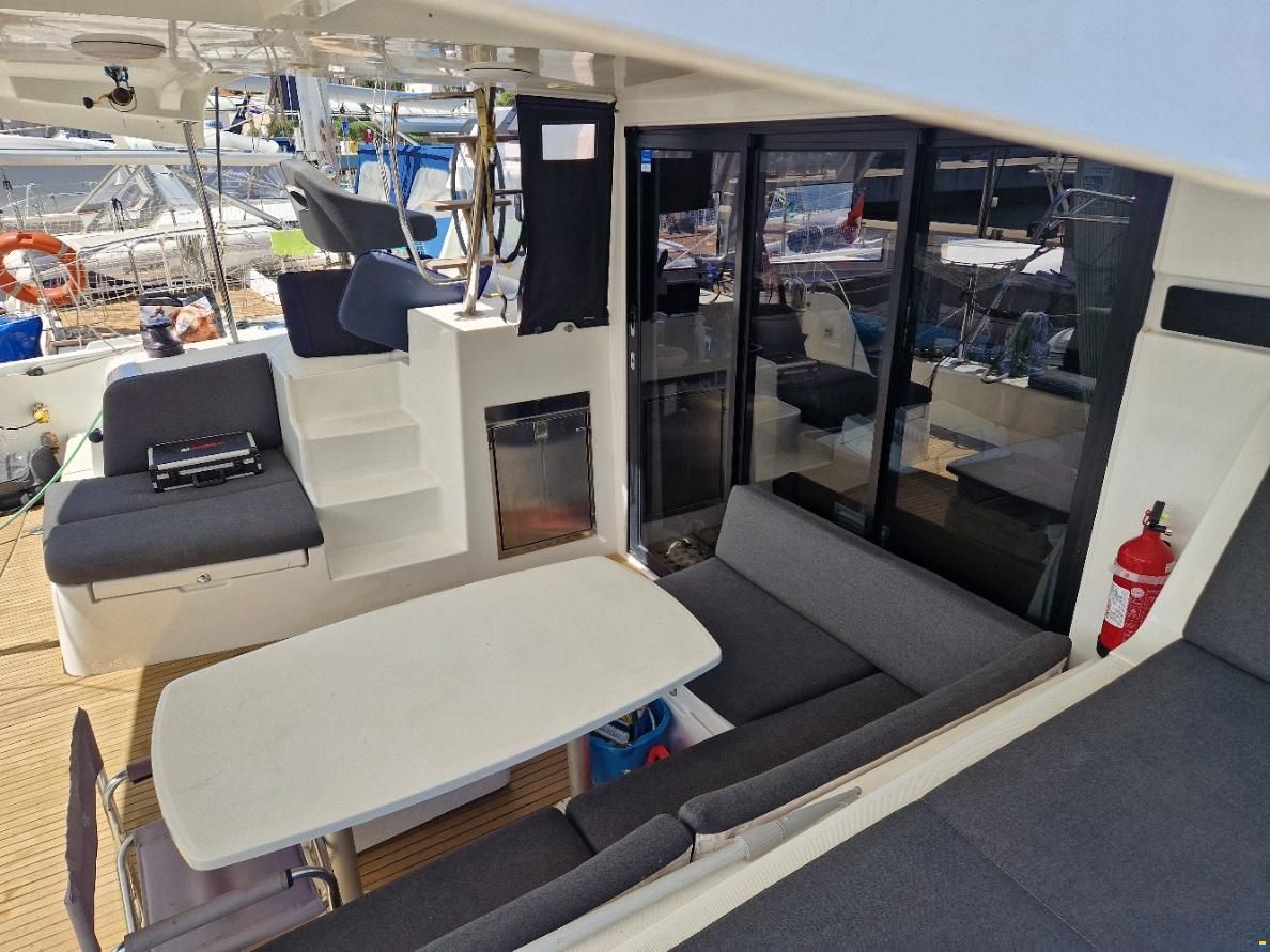 Lagoon 42