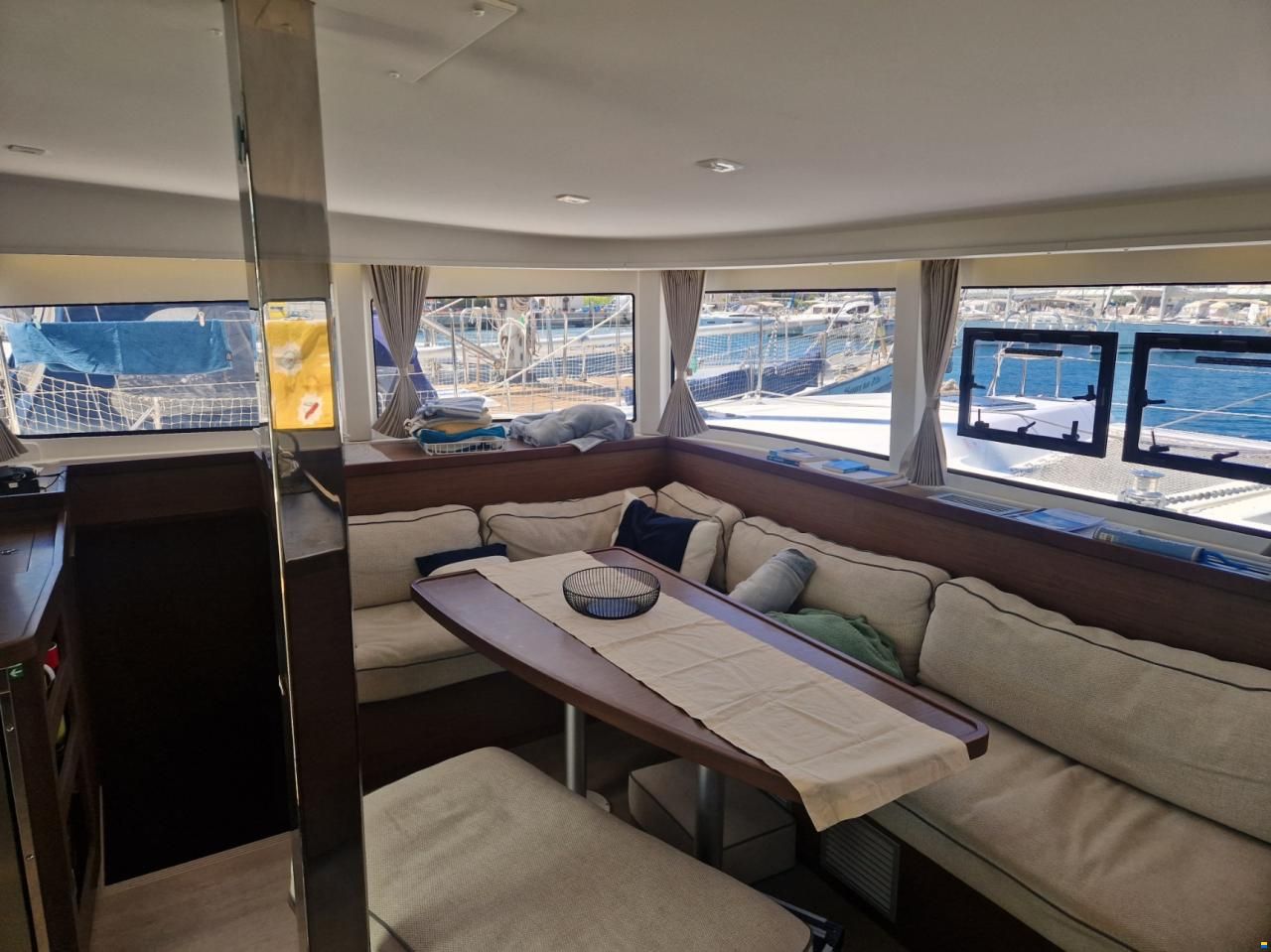 Lagoon 42