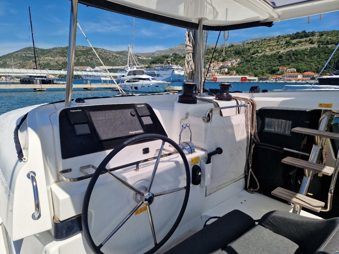 Lagoon 42
