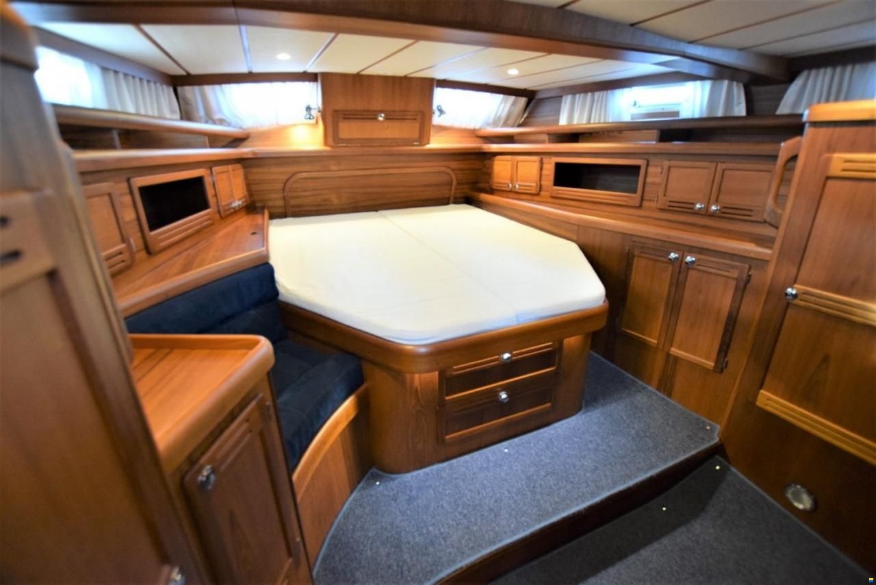 Nauticat 37