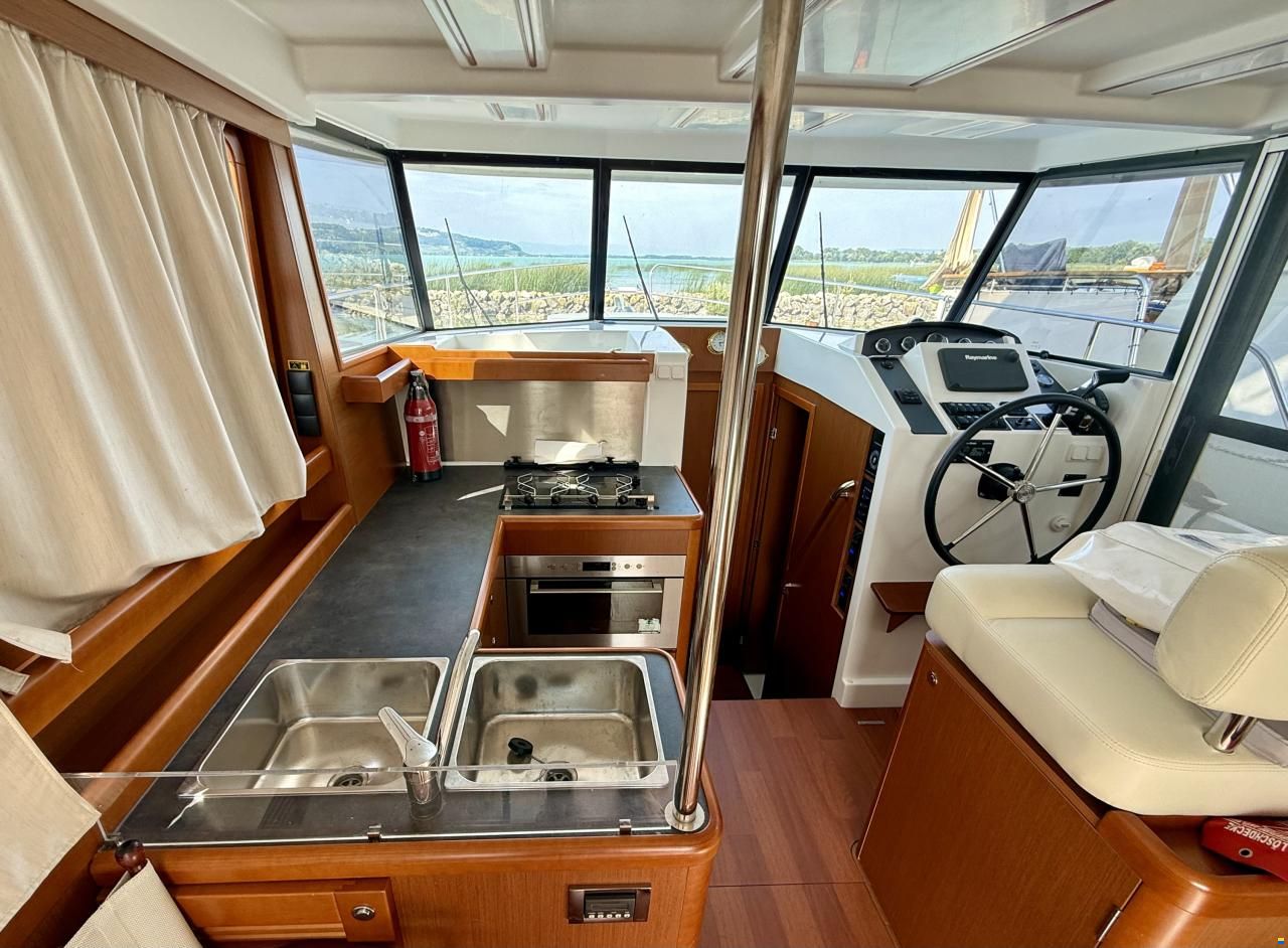 Beneteau SWIFT Trawler 34 fly