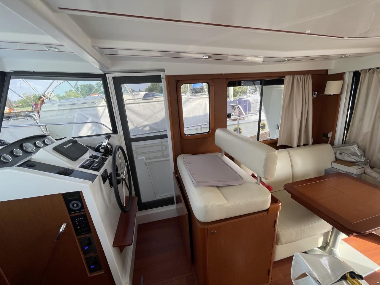 Beneteau SWIFT Trawler 34 fly