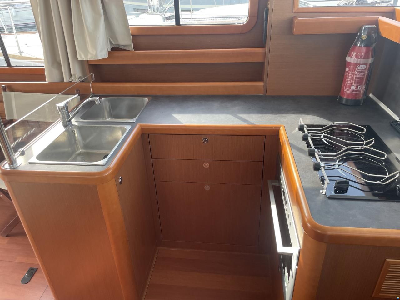 Beneteau SWIFT Trawler 34 fly