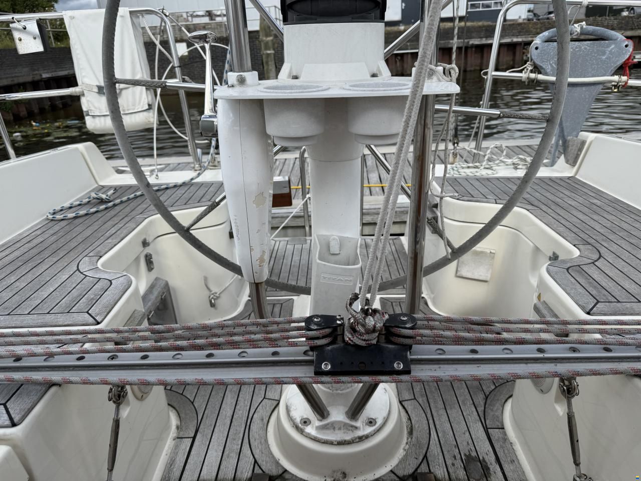 Hanse 371