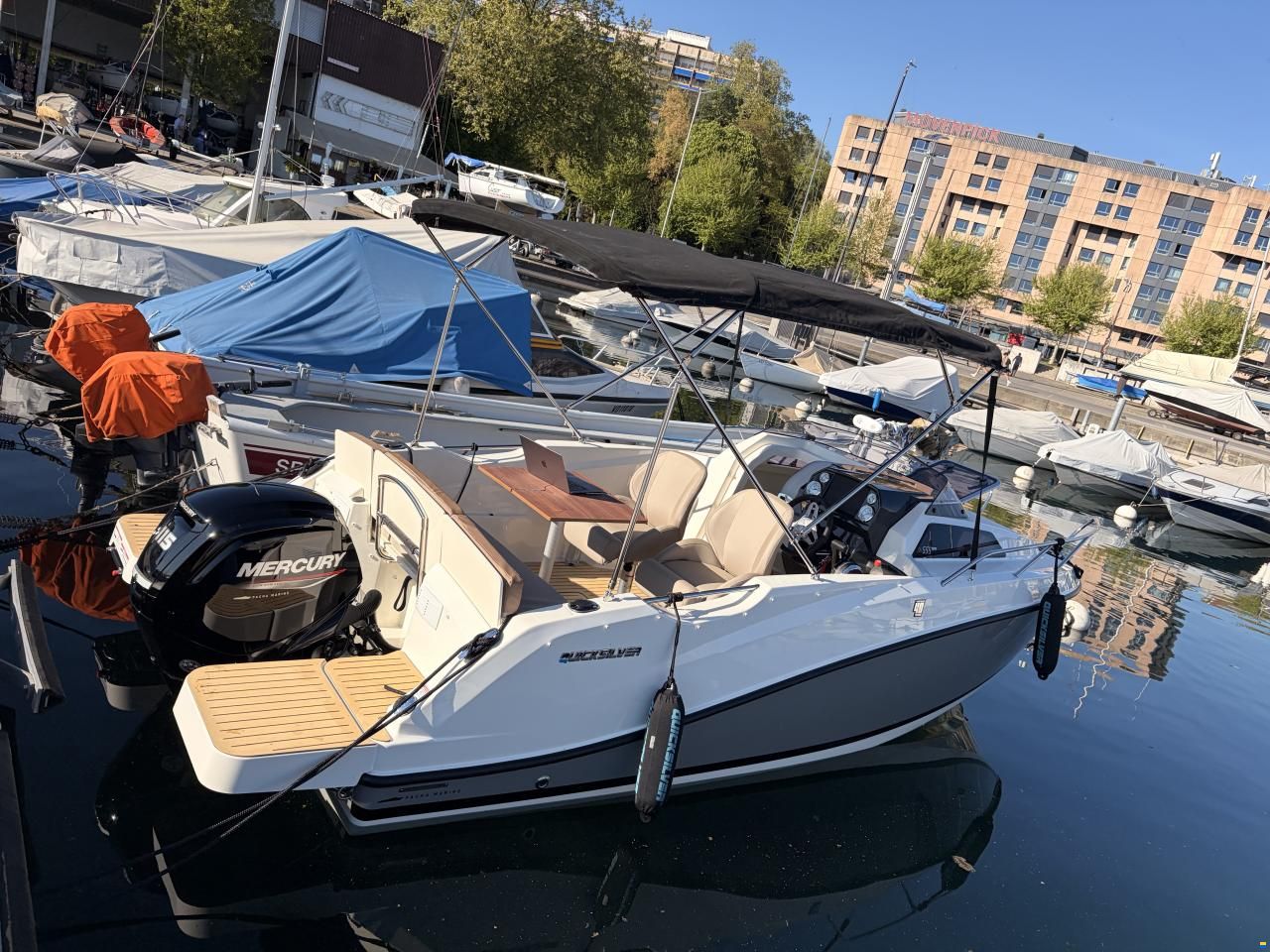 Quicksilver Activ 555 Cabin