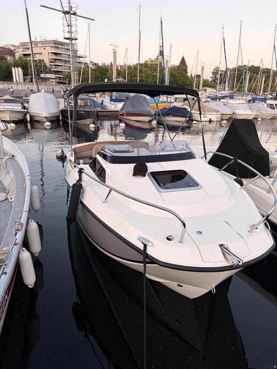 Quicksilver Activ 555 Cabin