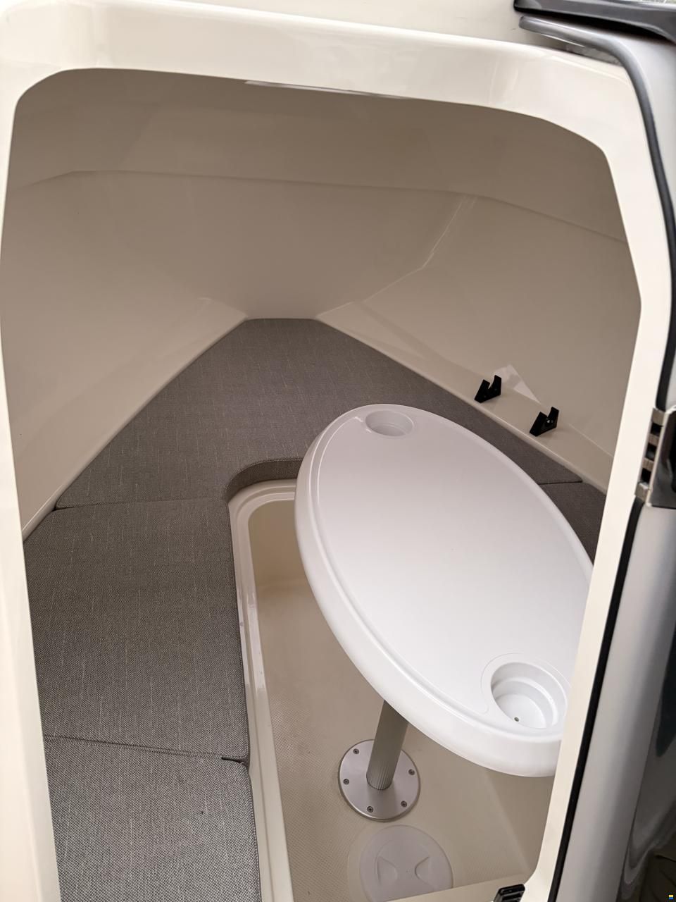 Quicksilver Activ 555 Cabin