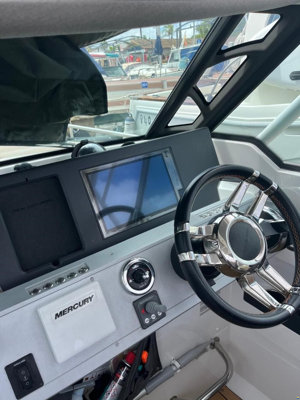 Axopar 28 T-Top