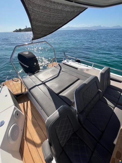 Axopar 28 T-Top