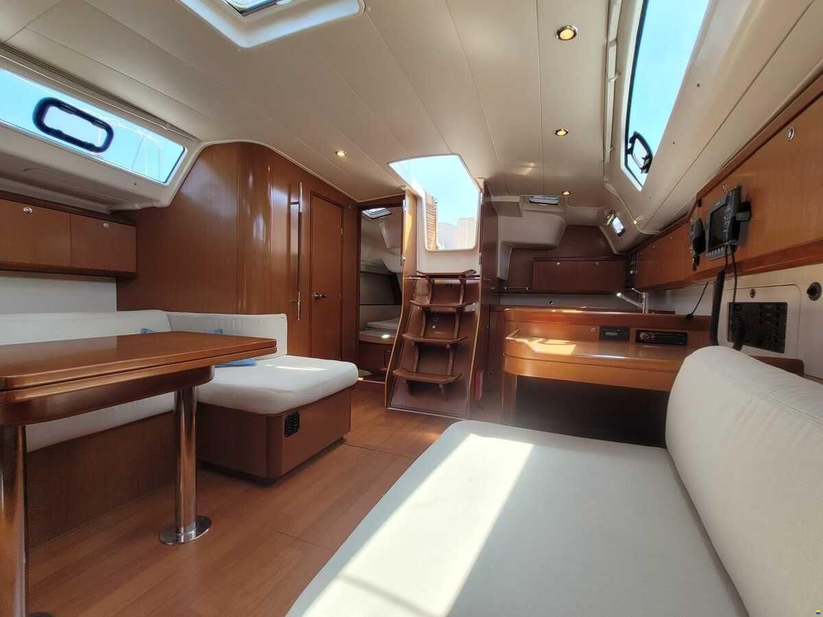Beneteau Oceanis 43