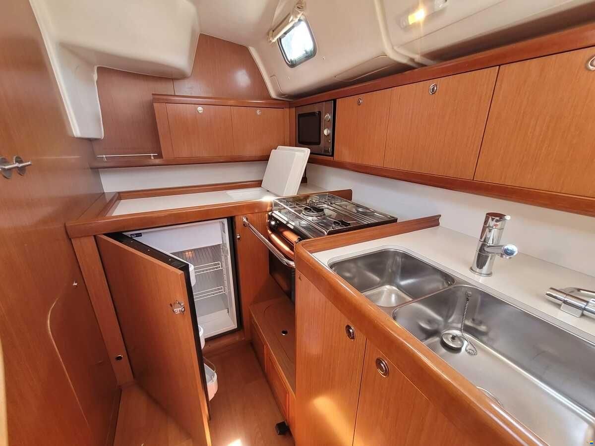 Beneteau Oceanis 43