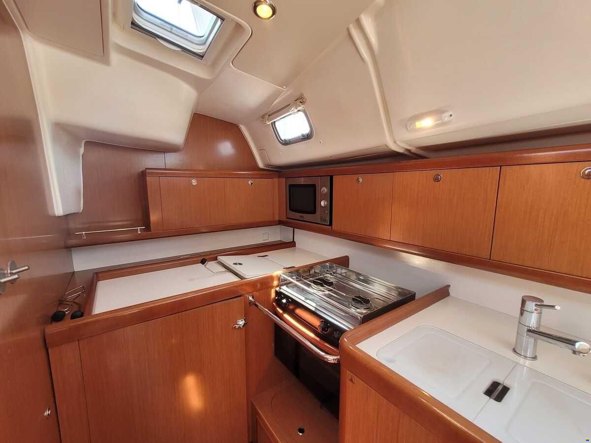 Beneteau Oceanis 43