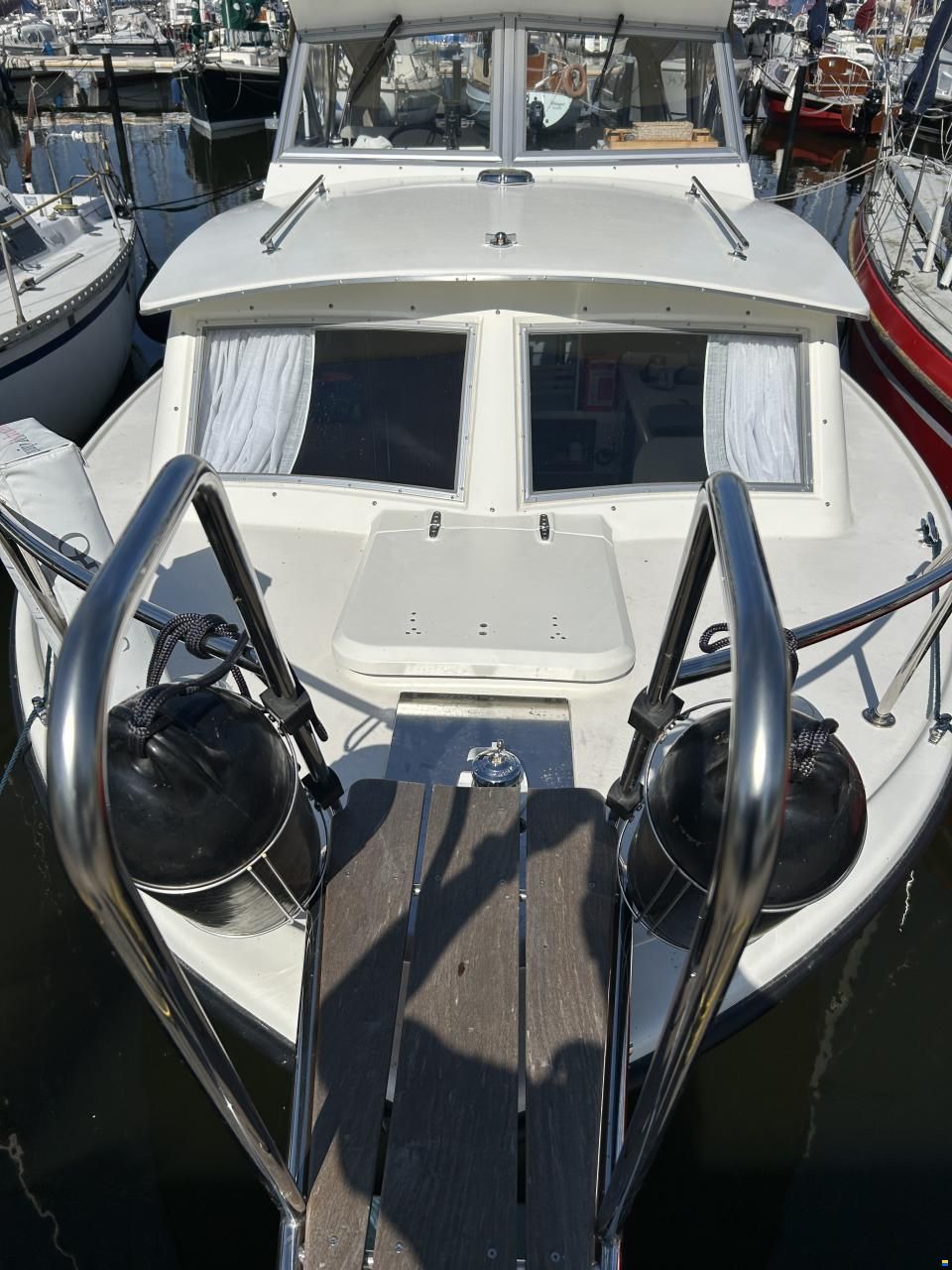 Bertram 25 Express Cruiser