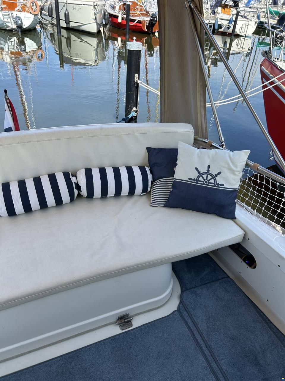 Bertram 25 Express Cruiser
