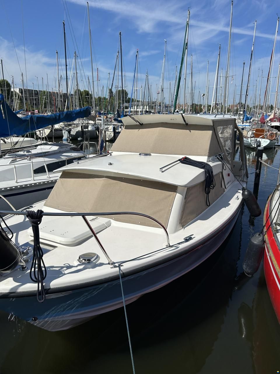 Bertram 25 Express Cruiser