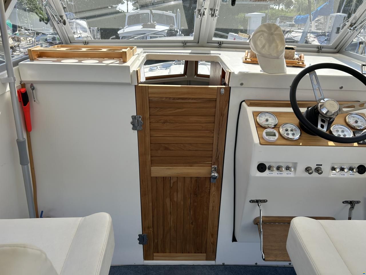 Bertram 25 Express Cruiser