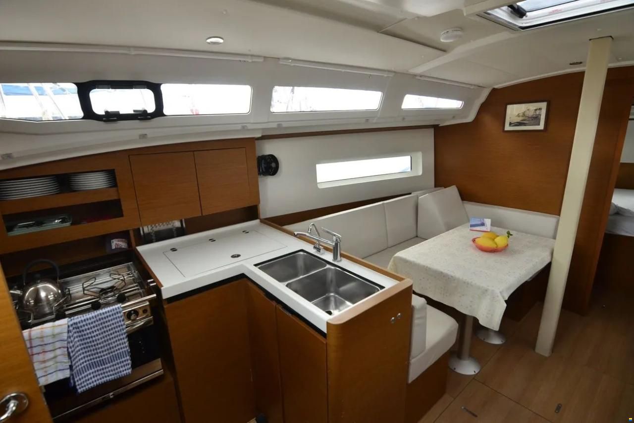 Jeanneau Sun Odyssey 380