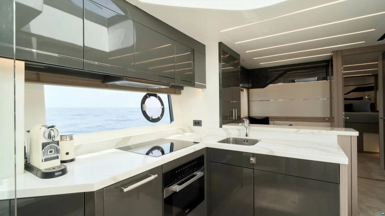 Sunseeker 74 Sport Yacht