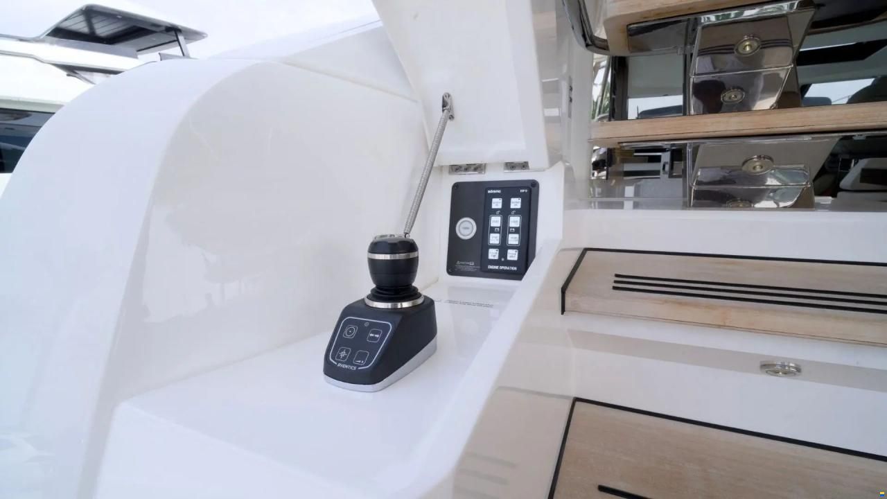 Sunseeker 74 Sport Yacht