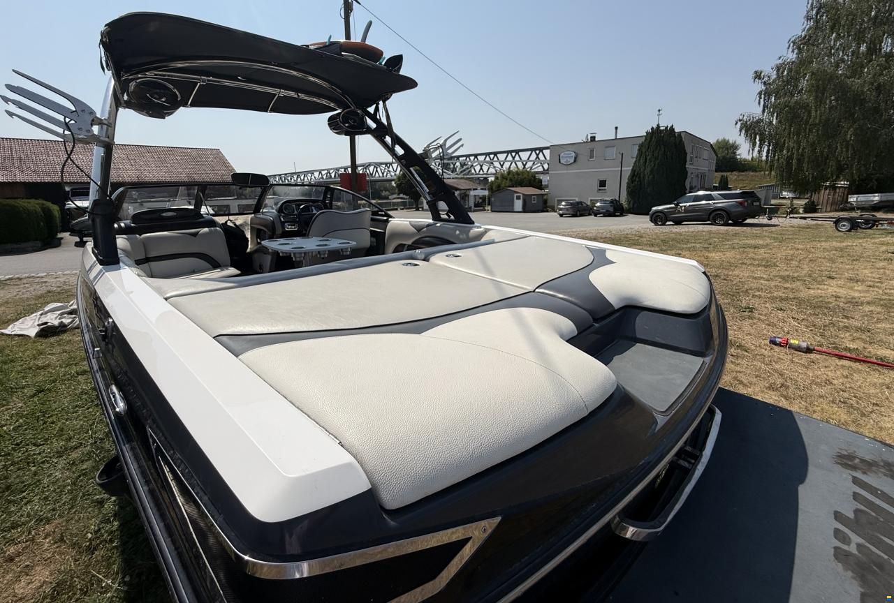 Malibu Wakesetter VLX Corvette Limited Edition