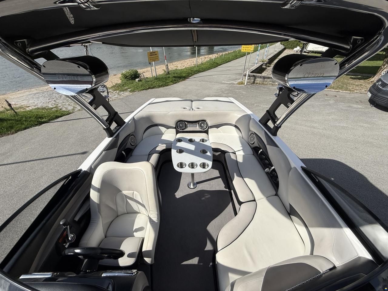 Malibu Wakesetter VLX Corvette