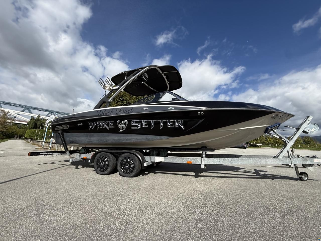 Malibu Wakesetter VLX Corvette