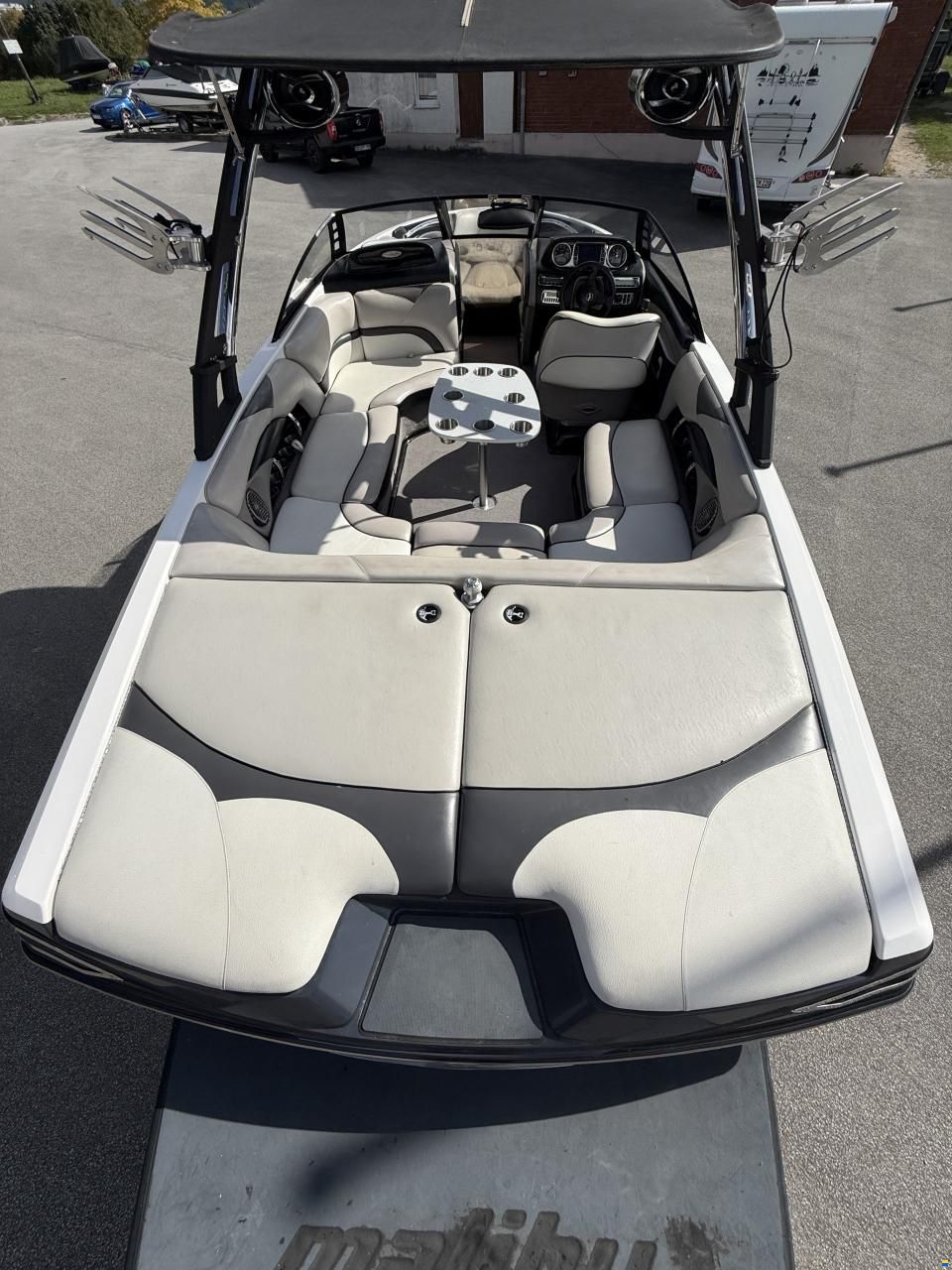 Malibu Wakesetter VLX Corvette
