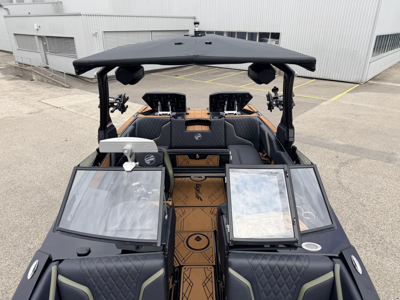 MasterCraft Tigé RZX22