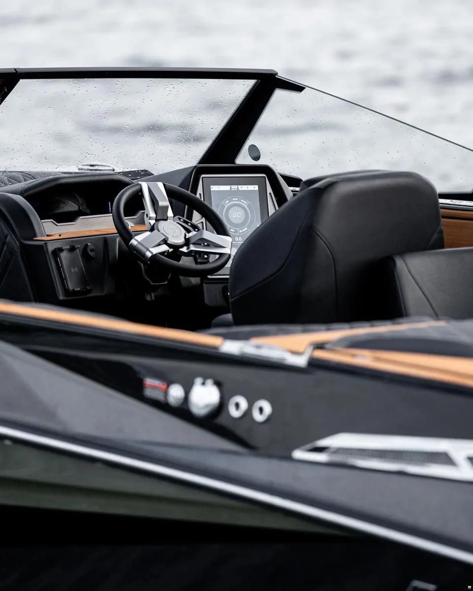MasterCraft Tigé RZX22