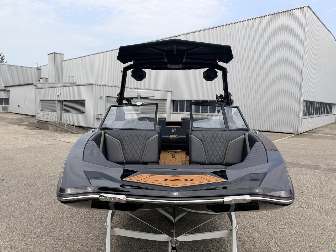 MasterCraft Tigé RZX22