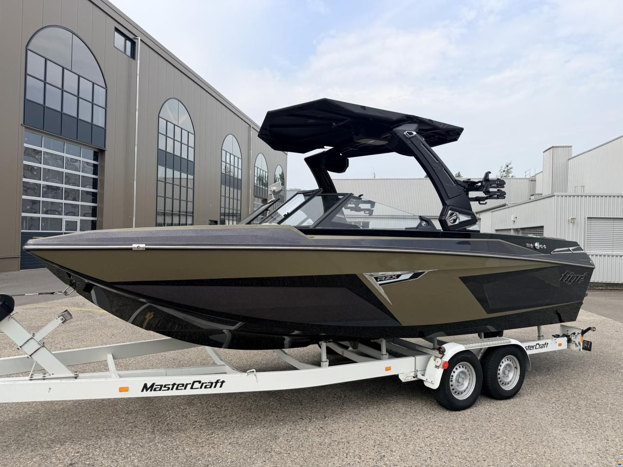 MasterCraft Tigé RZX22