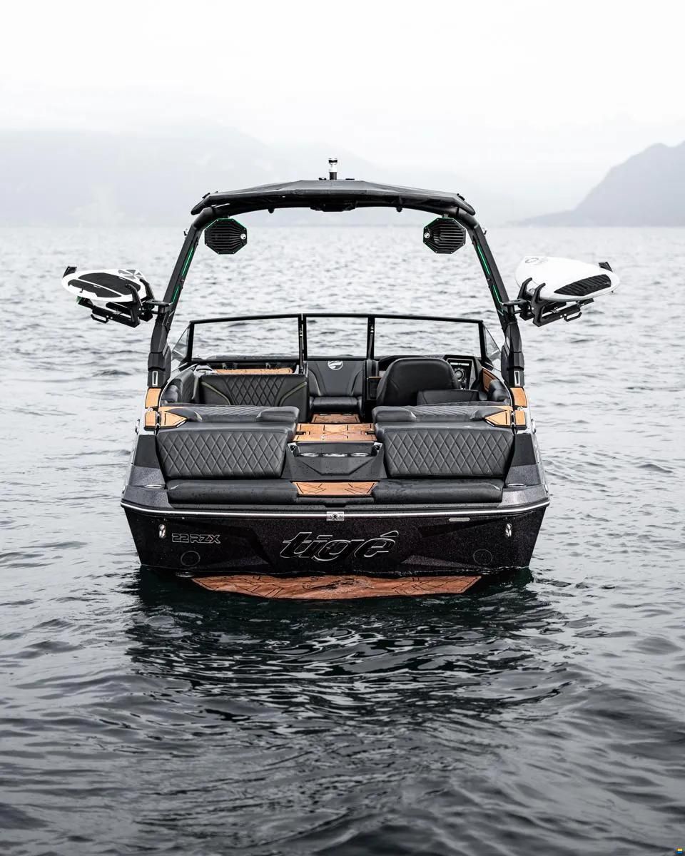 MasterCraft Tigé RZX22