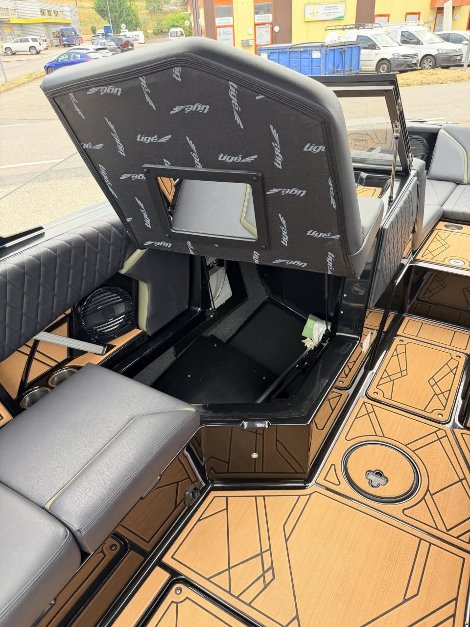 MasterCraft Tigé RZX22
