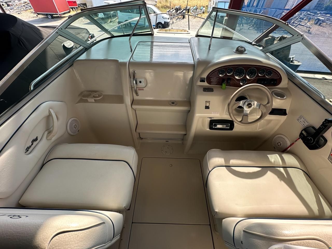 Sea Ray 215 EC