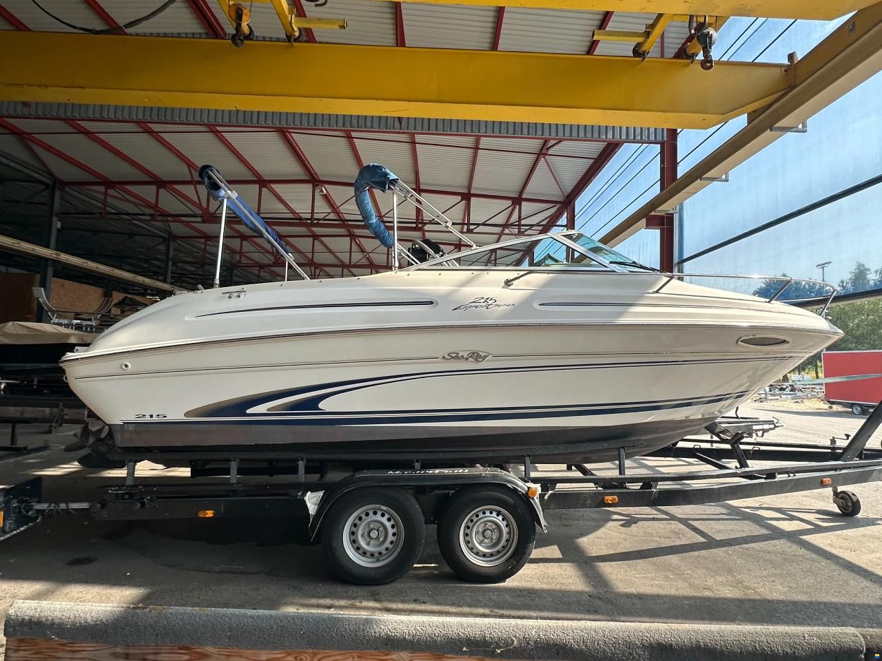 Sea Ray 215 EC