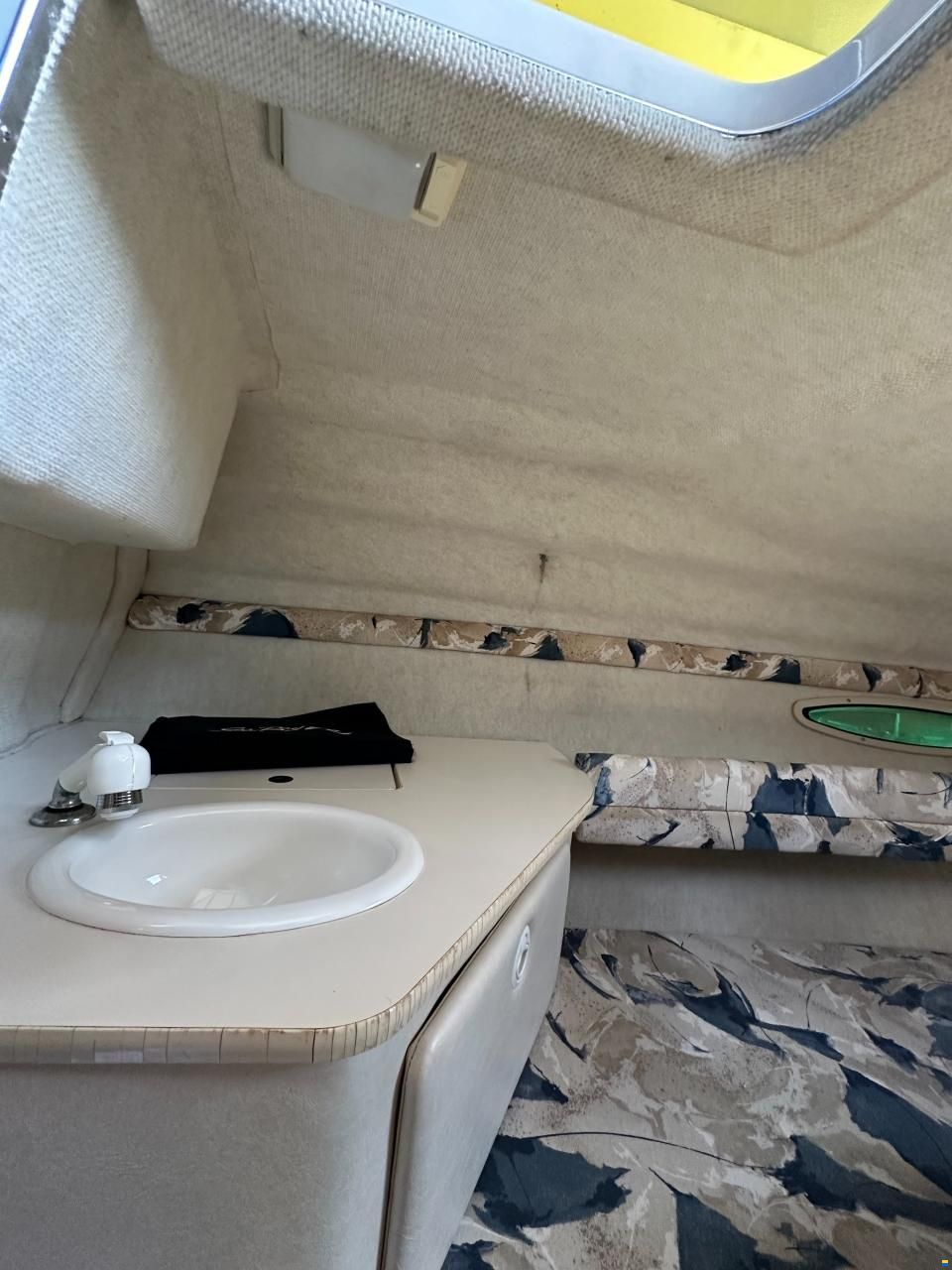 Sea Ray 215 EC
