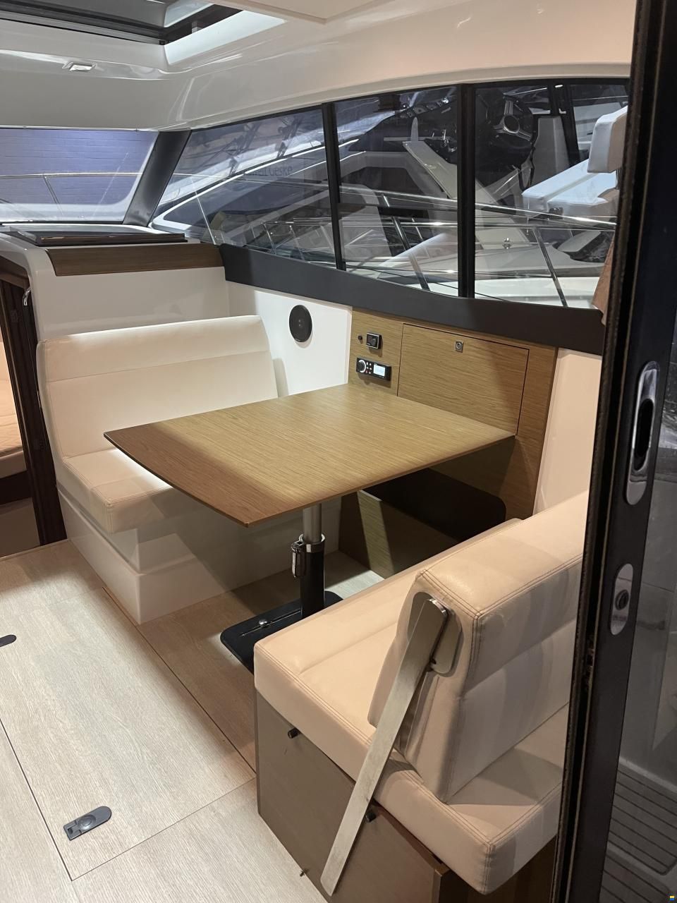 Jeanneau NC 9