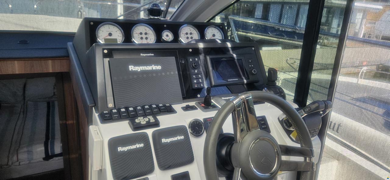 Sealine C330