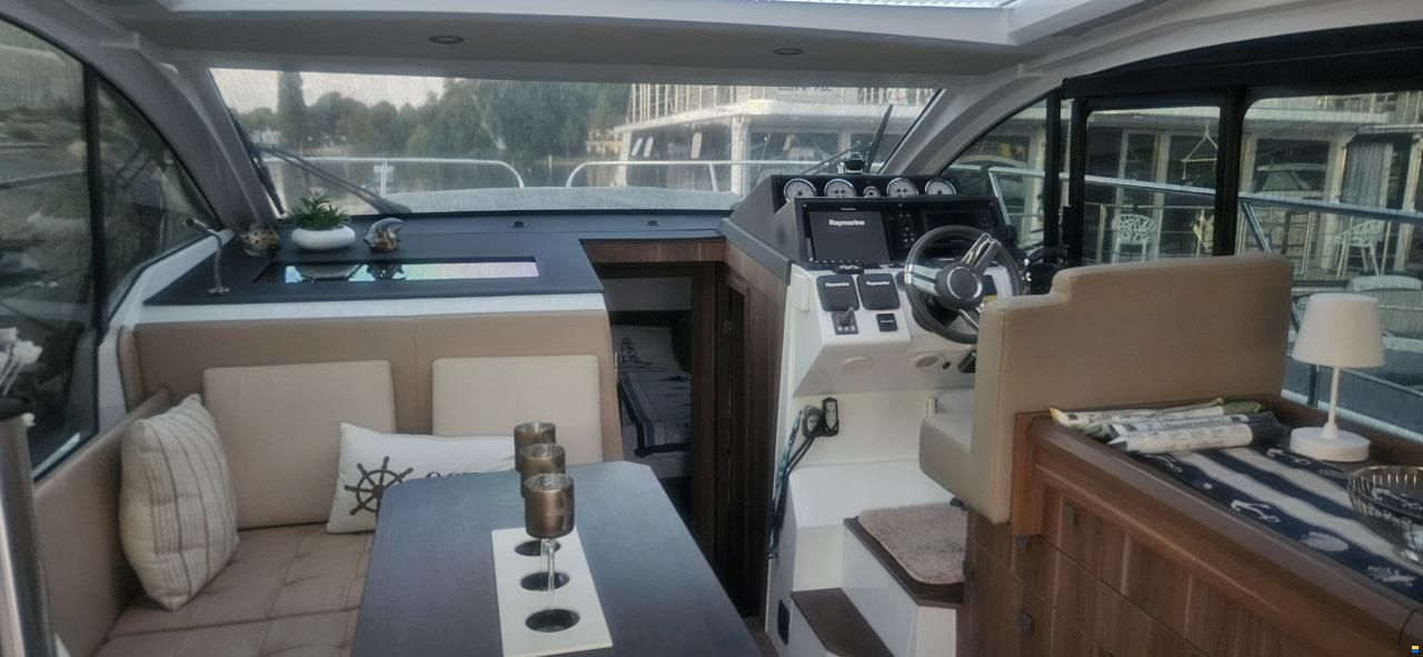 Sealine C330