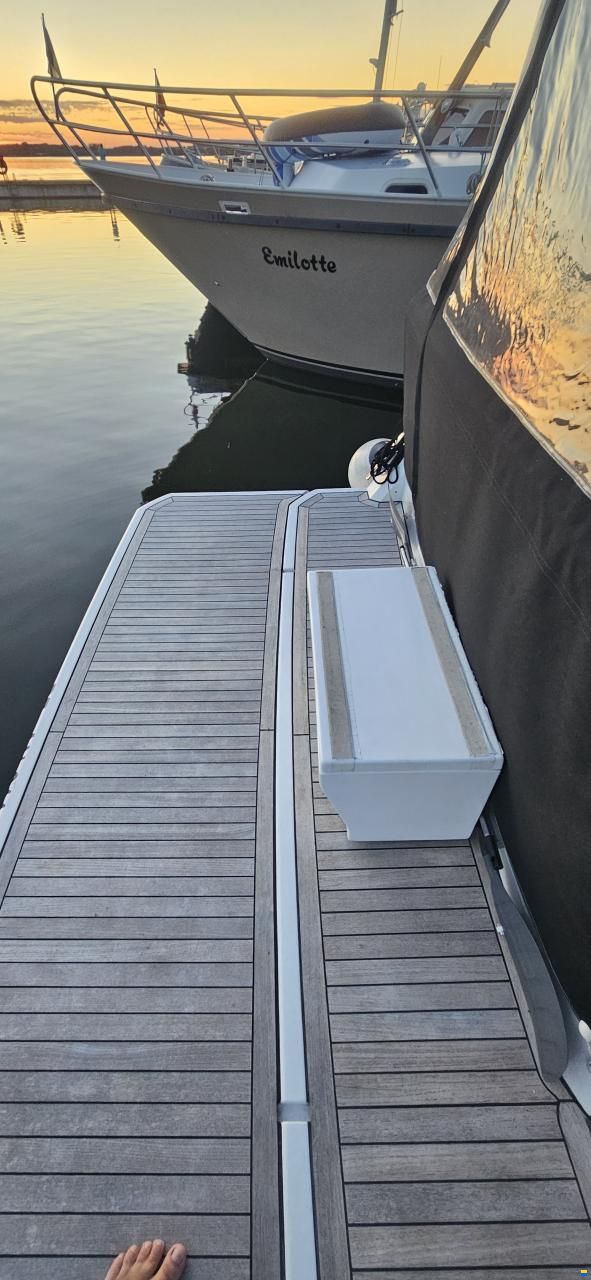 Sealine C330