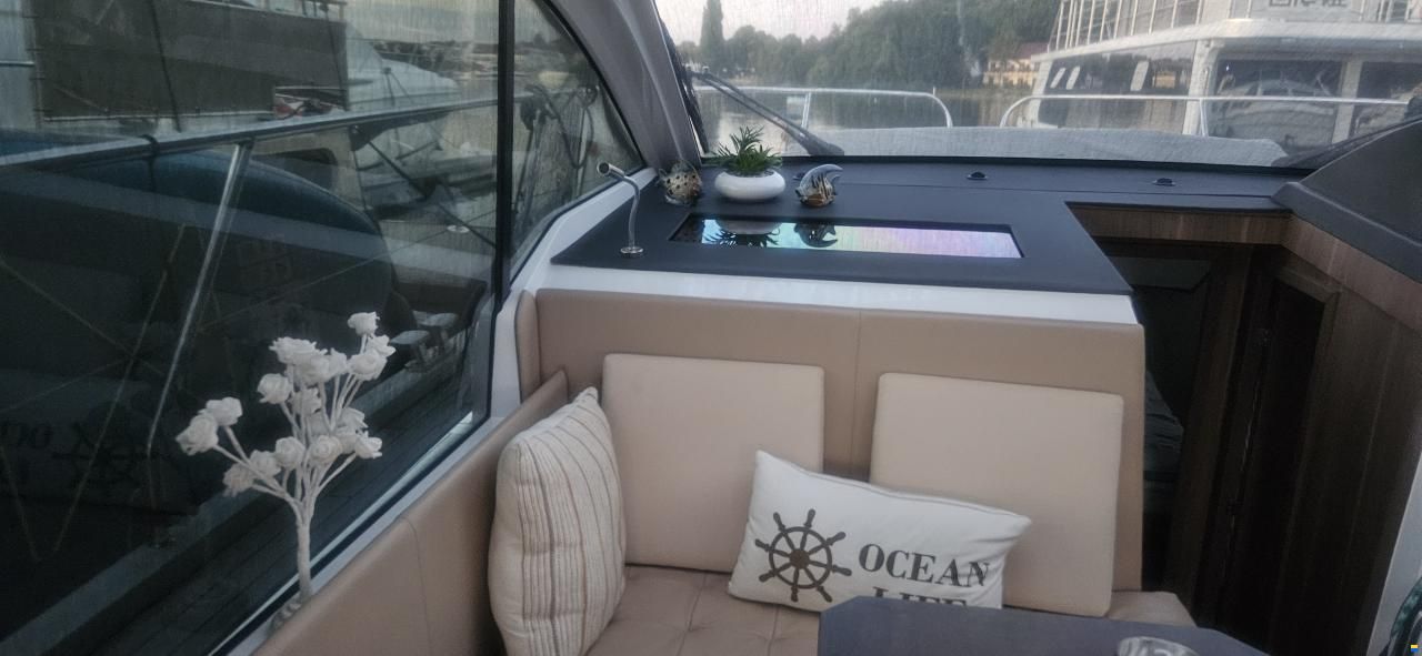Sealine C330