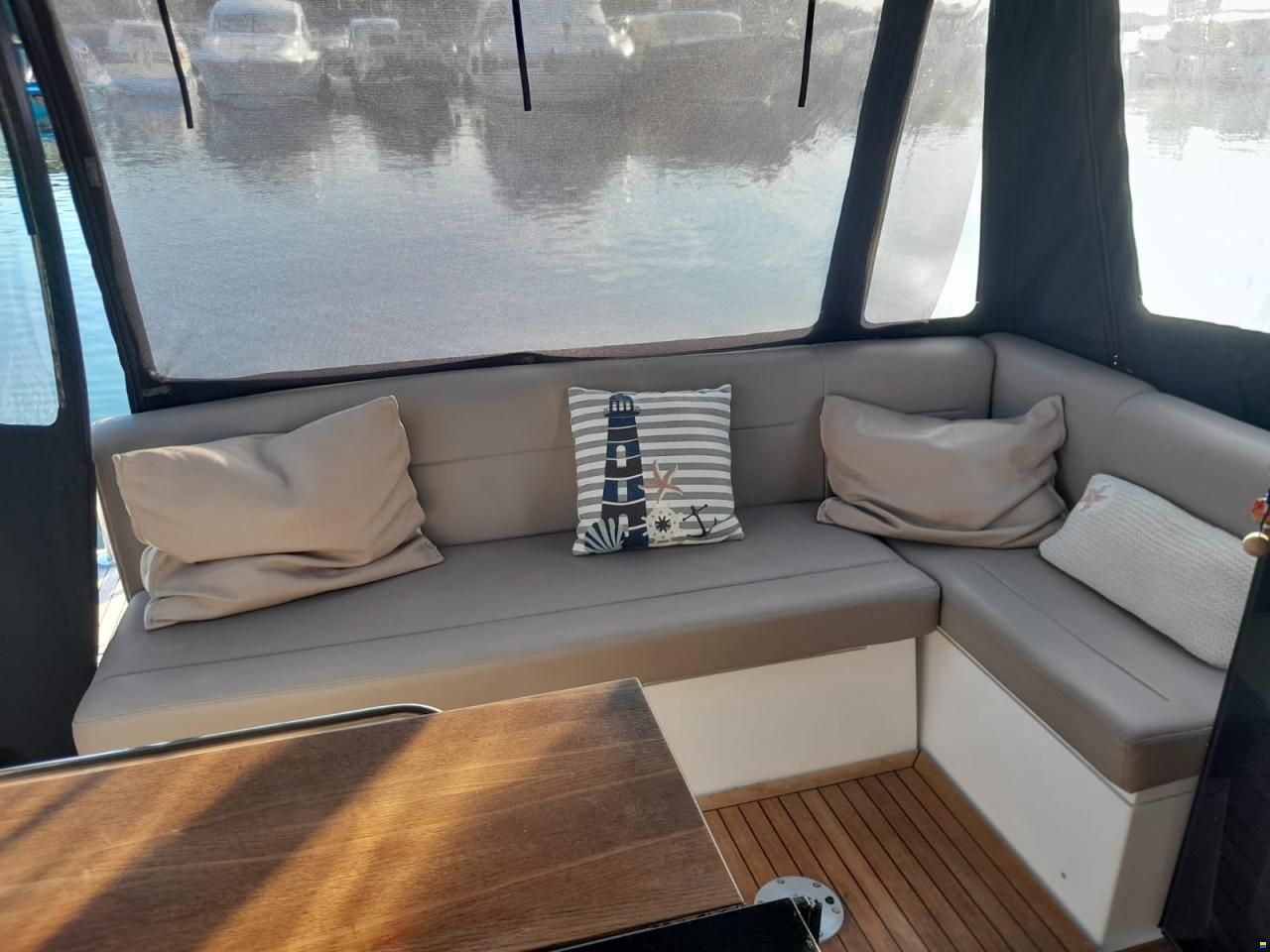 Sealine C330