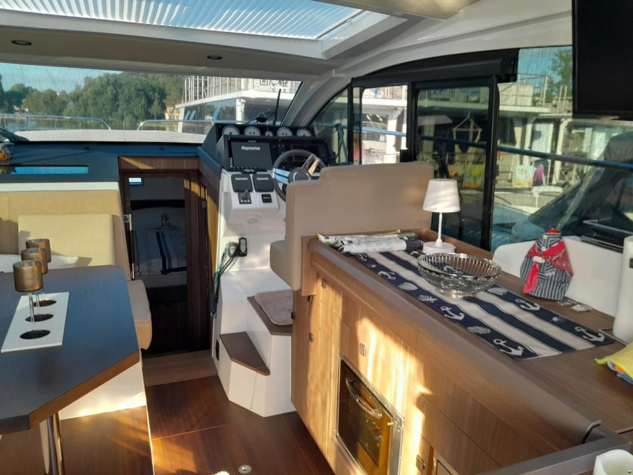 Sealine C330