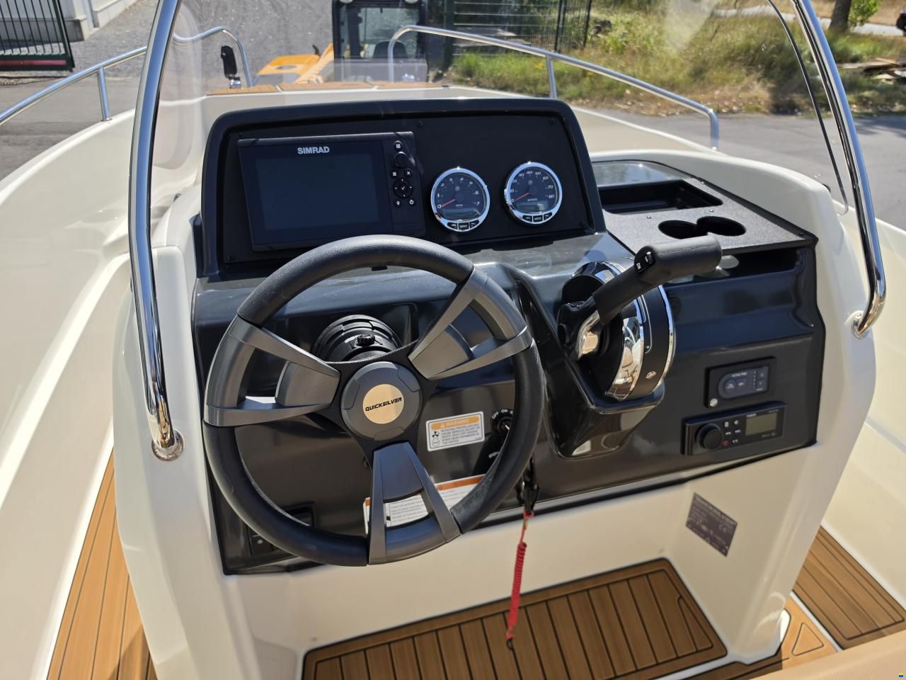 Quicksilver Activ 555 open