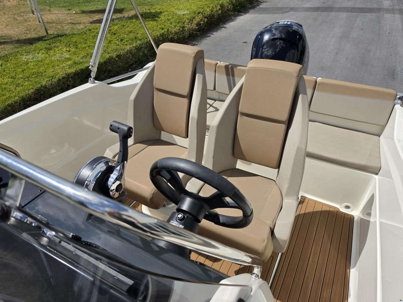 Quicksilver Activ 555 open