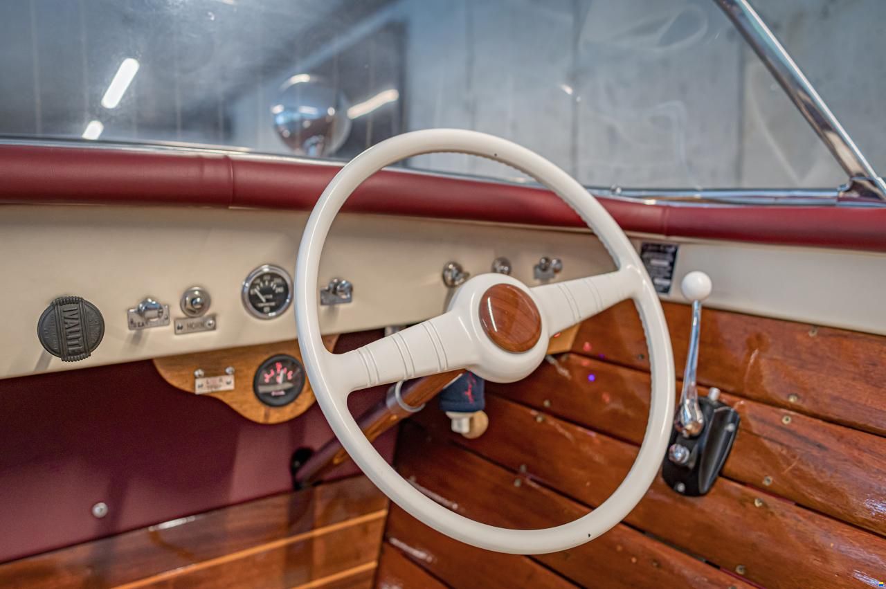 Chris Craft 18&rsquo; Continental Custom