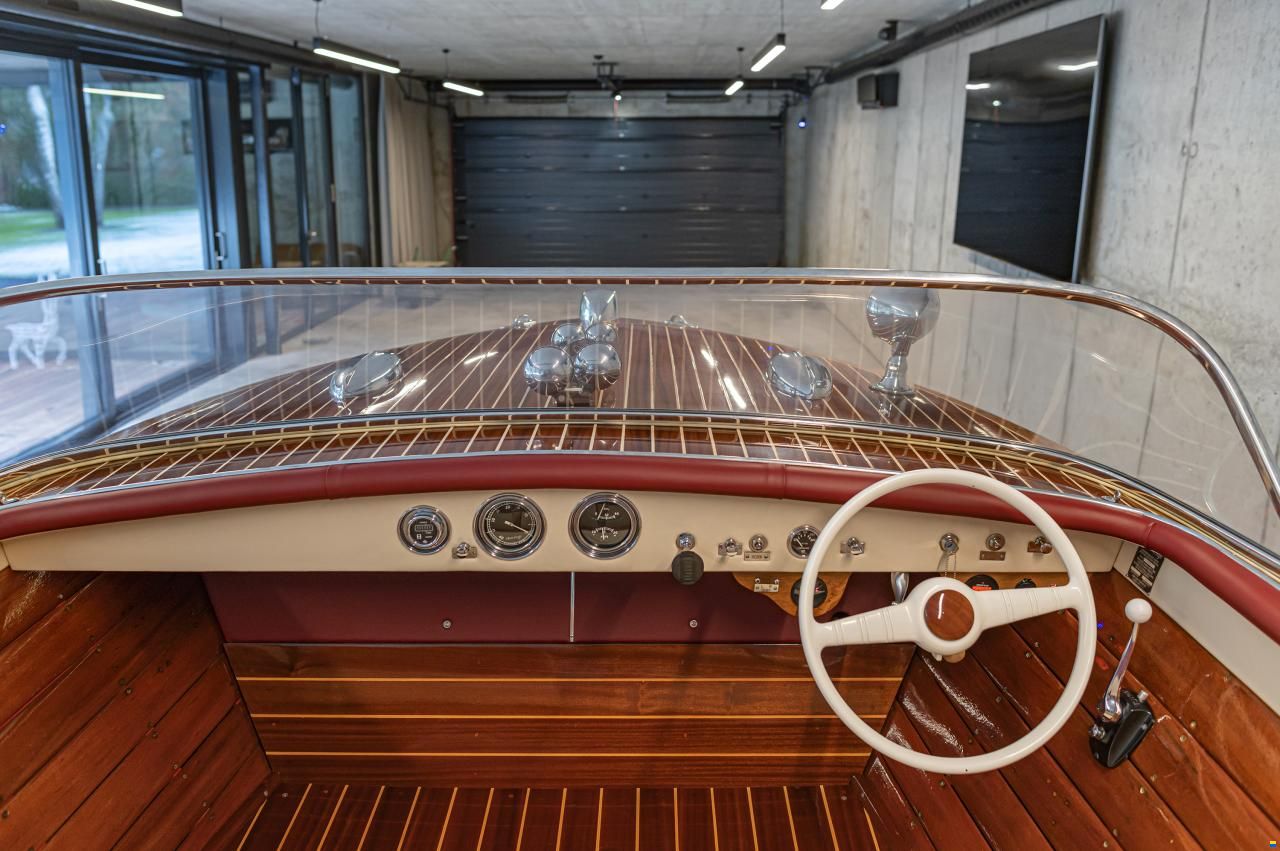 Chris Craft 18&rsquo; Continental Custom