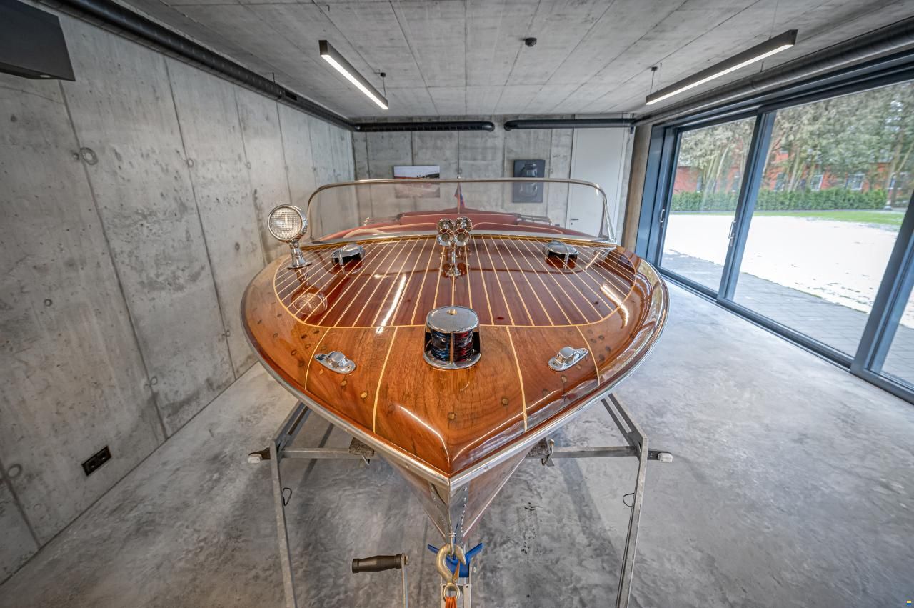 Chris Craft 18&rsquo; Continental Custom